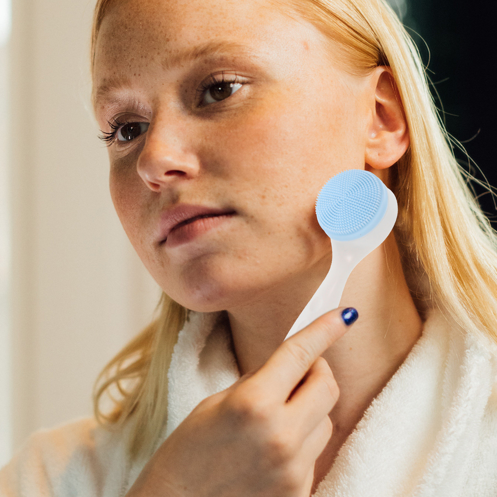 قطعتان من فرشاة الوجه السيليكو - مراجعة Silicone Face Scrubber Electric وسعره